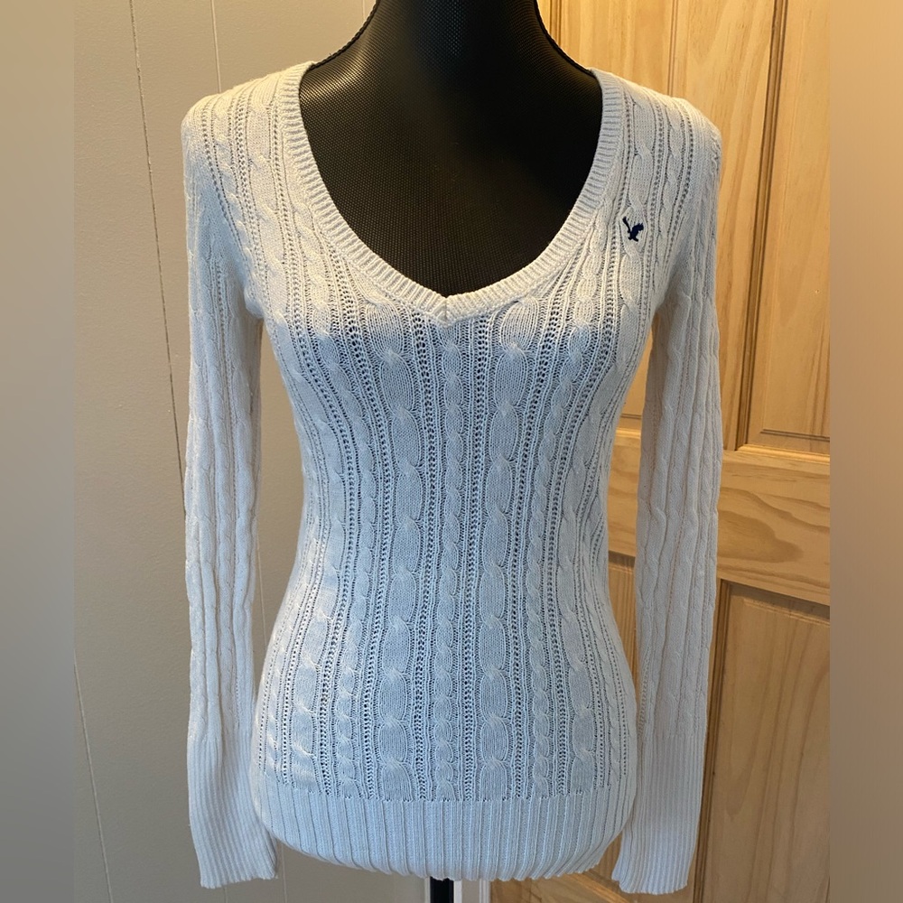 y2k cable knit sweater with a deep v-neck - size M